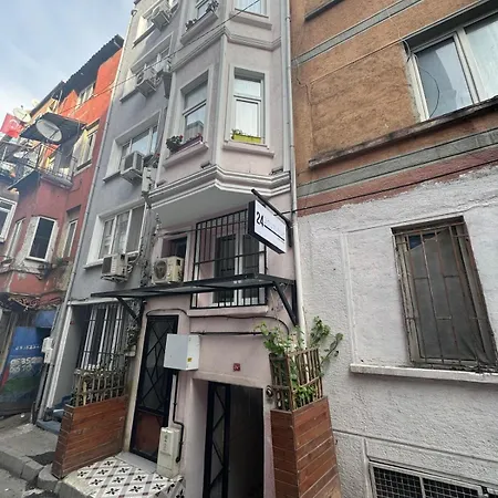 24 Boutique Szálloda *